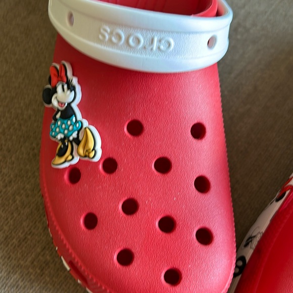 Mickey & Minnie Crocs - Picture 3 of 9